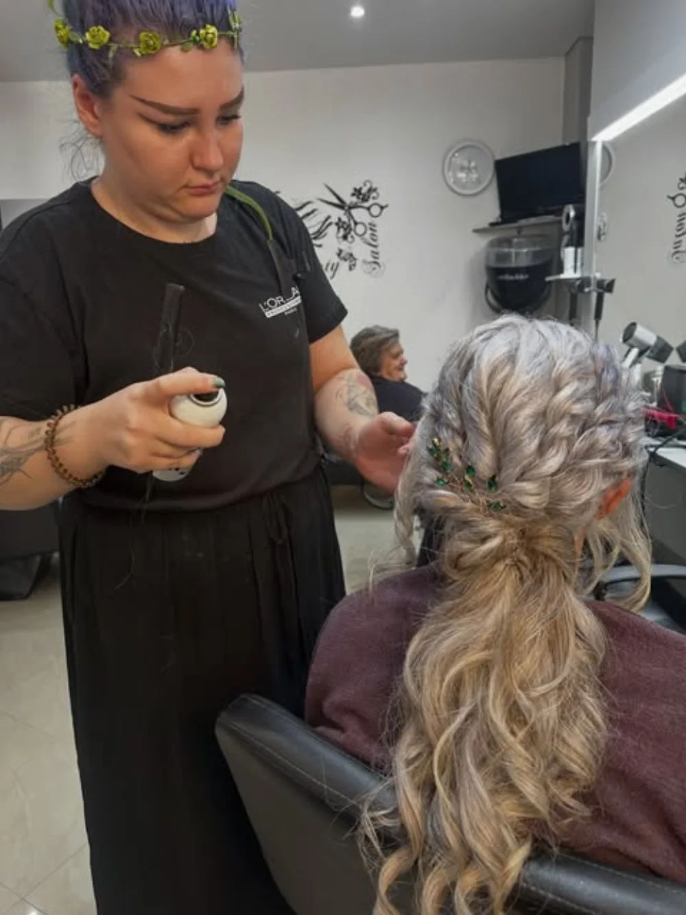 Trabalho DINA com trança elaborada para evento
